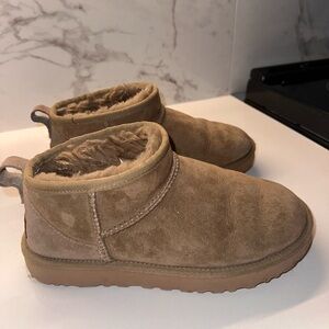 Classic Ultra-Mini UGGS in ‘Mole’